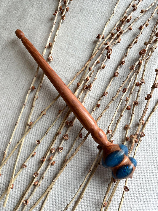 Ebiara Support Spindle With Turquoise Resin