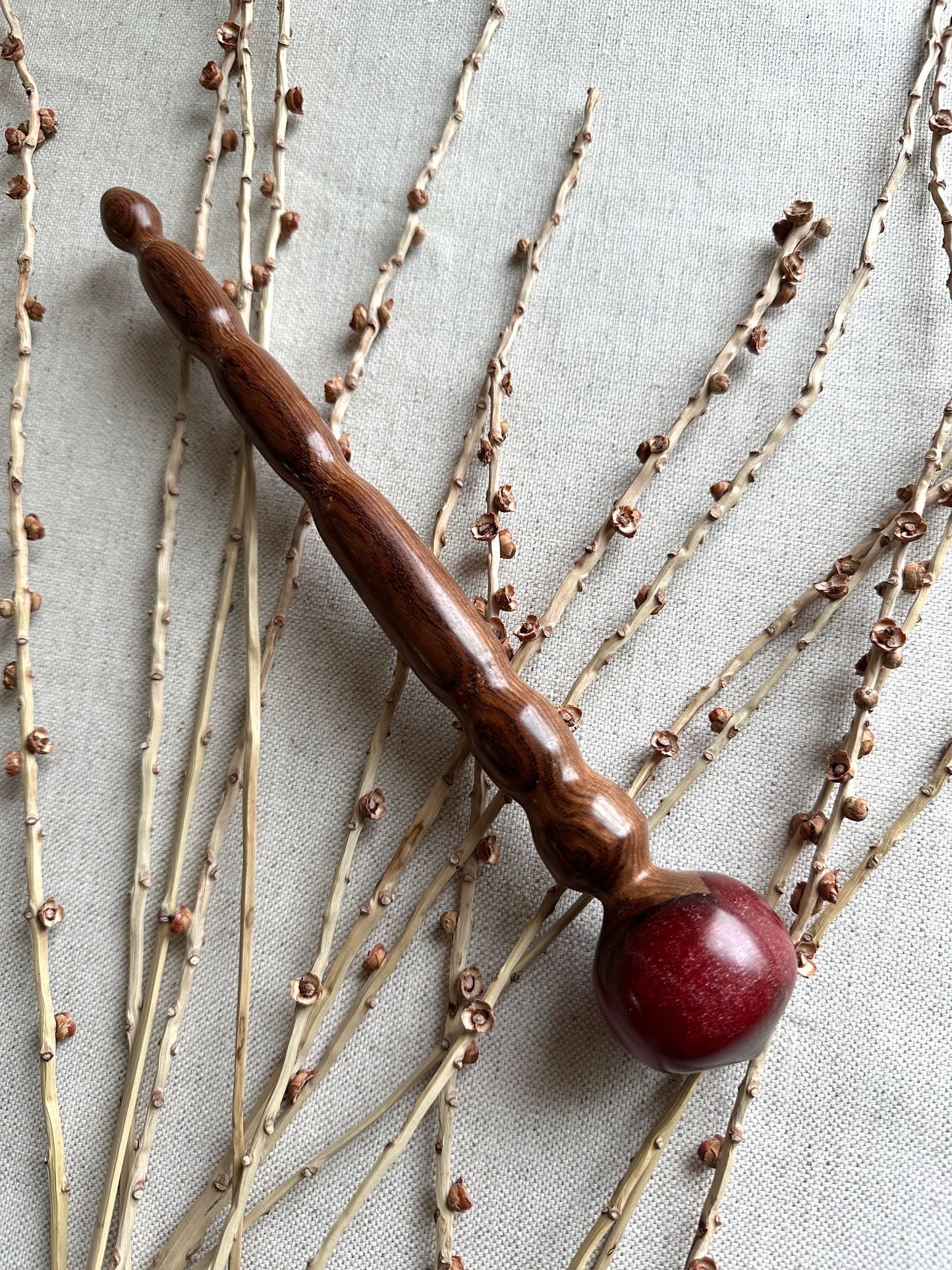 Chechen Support Spindle With Red Resin