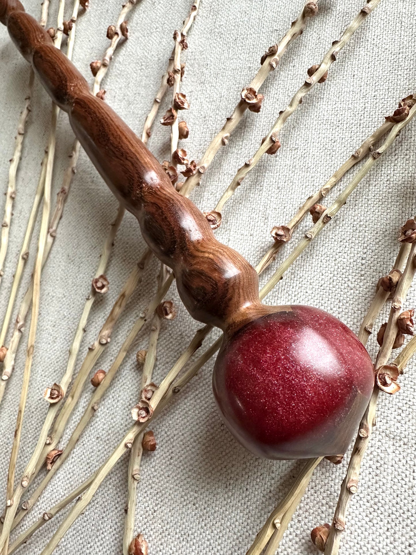 Chechen Support Spindle With Red Resin